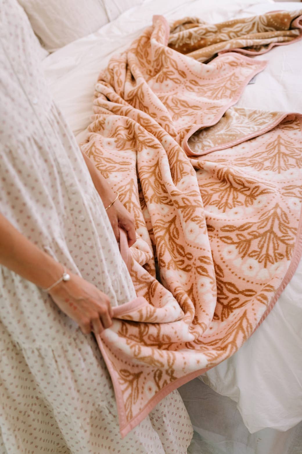ChappyWrap - Georgia Floral Midi Blanket