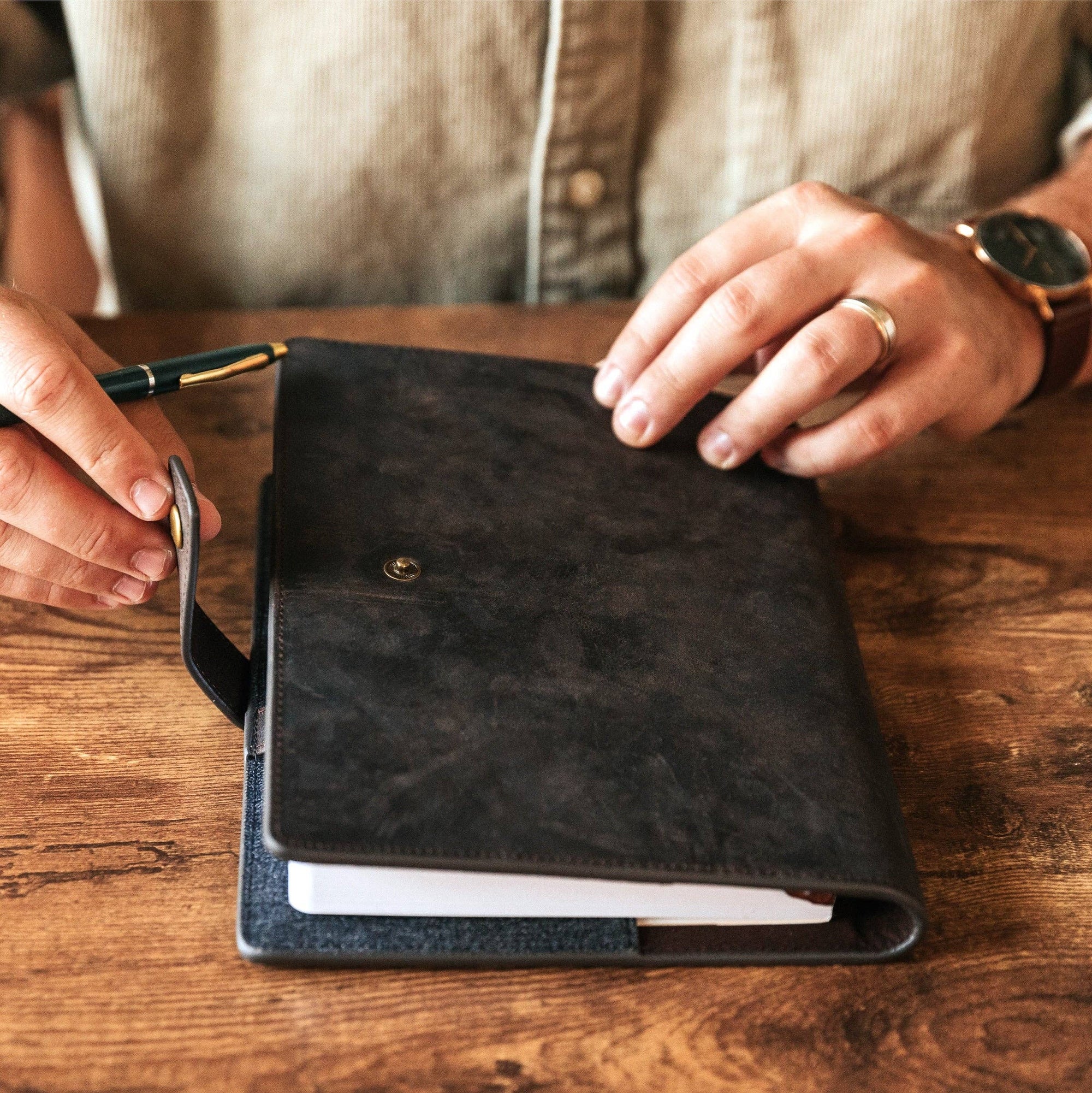 Case Elegance - Bucksaw Refillable Brown Leather Journal