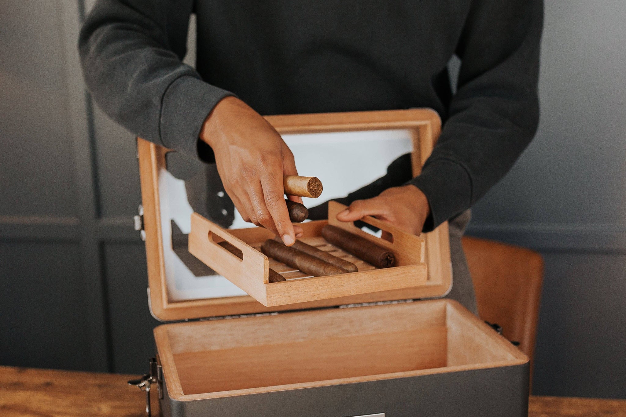 Case Elegance - Black Edition Military Humidor