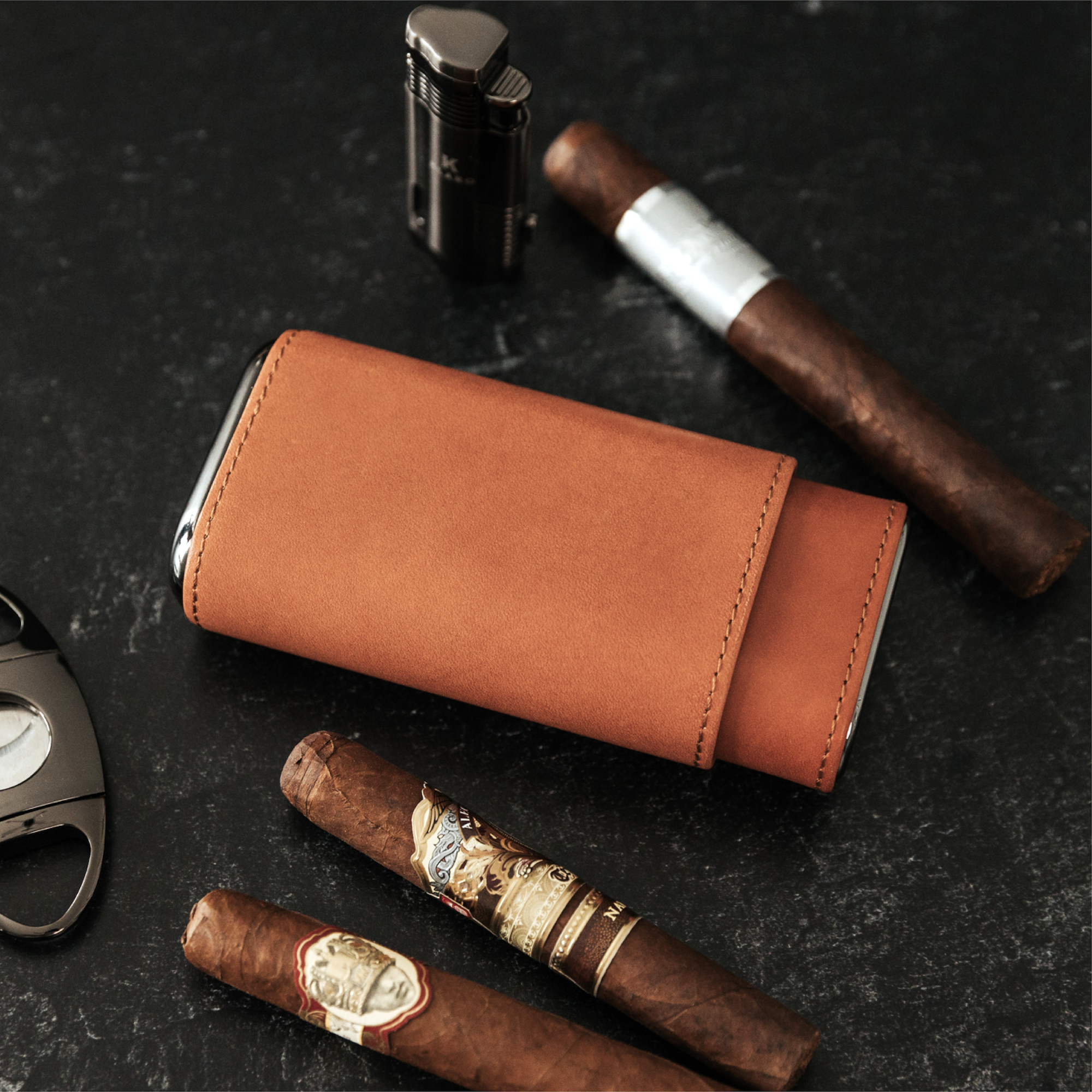 Case Elegance - Premium 3 Cigar Protective Travel Case - Saddle Brown