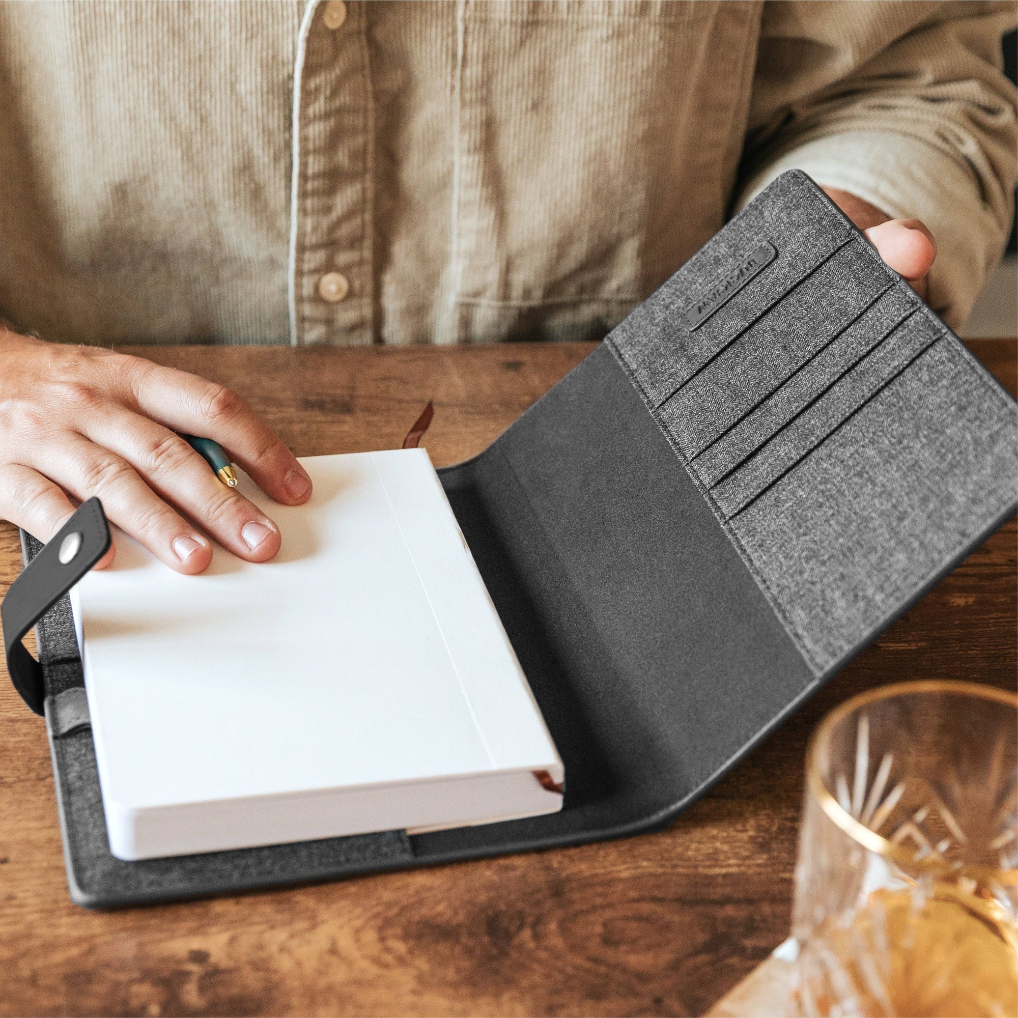 Case Elegance - Bucksaw Refillable Black Leather Journal