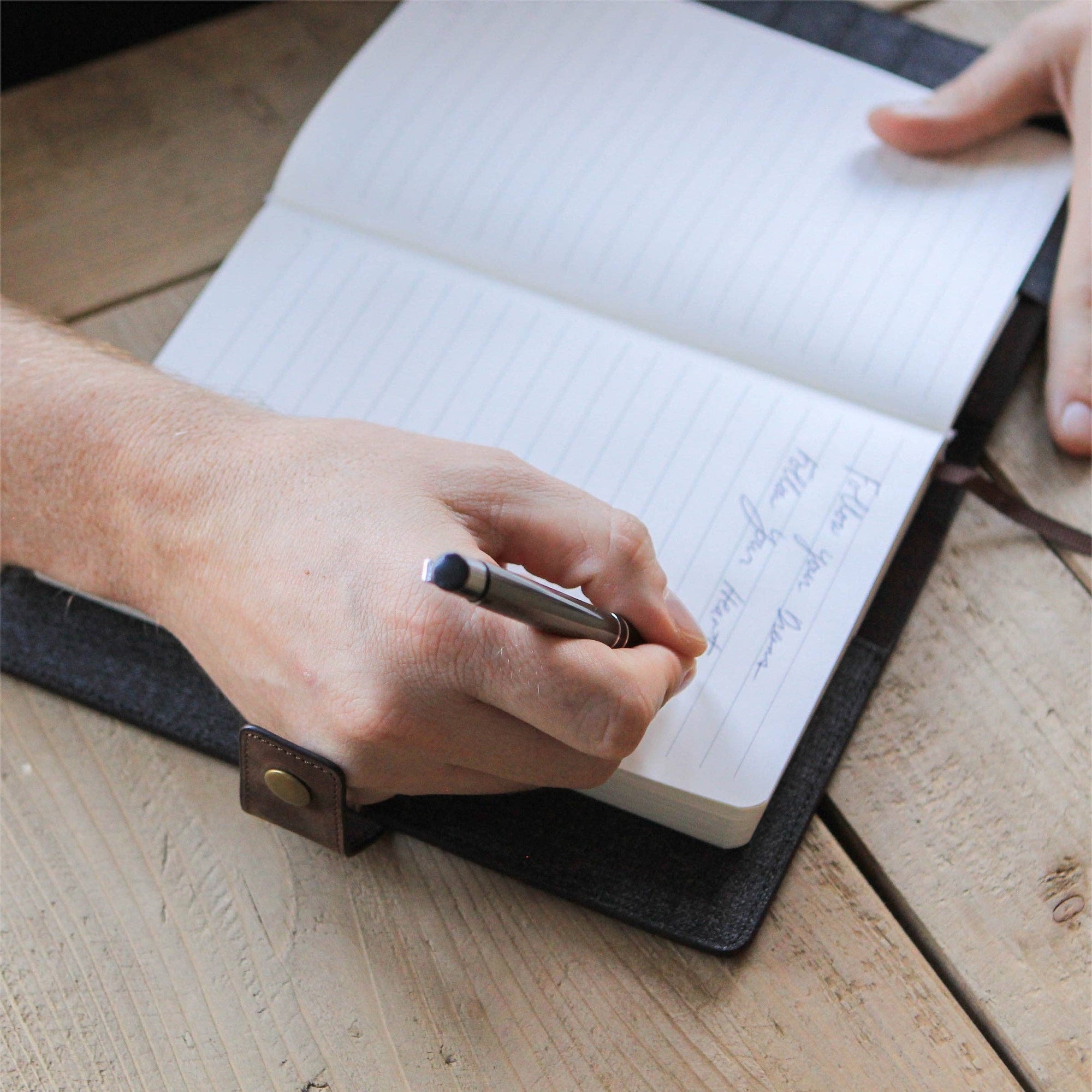 Case Elegance - Bucksaw Refillable Brown Leather Journal