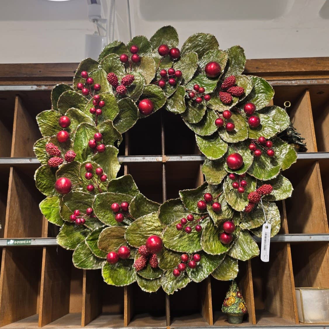 Dekorasyon Gifts  Decor - 18" Butterfly Leaf Wreath w/Mixed Berries (Red/Green)