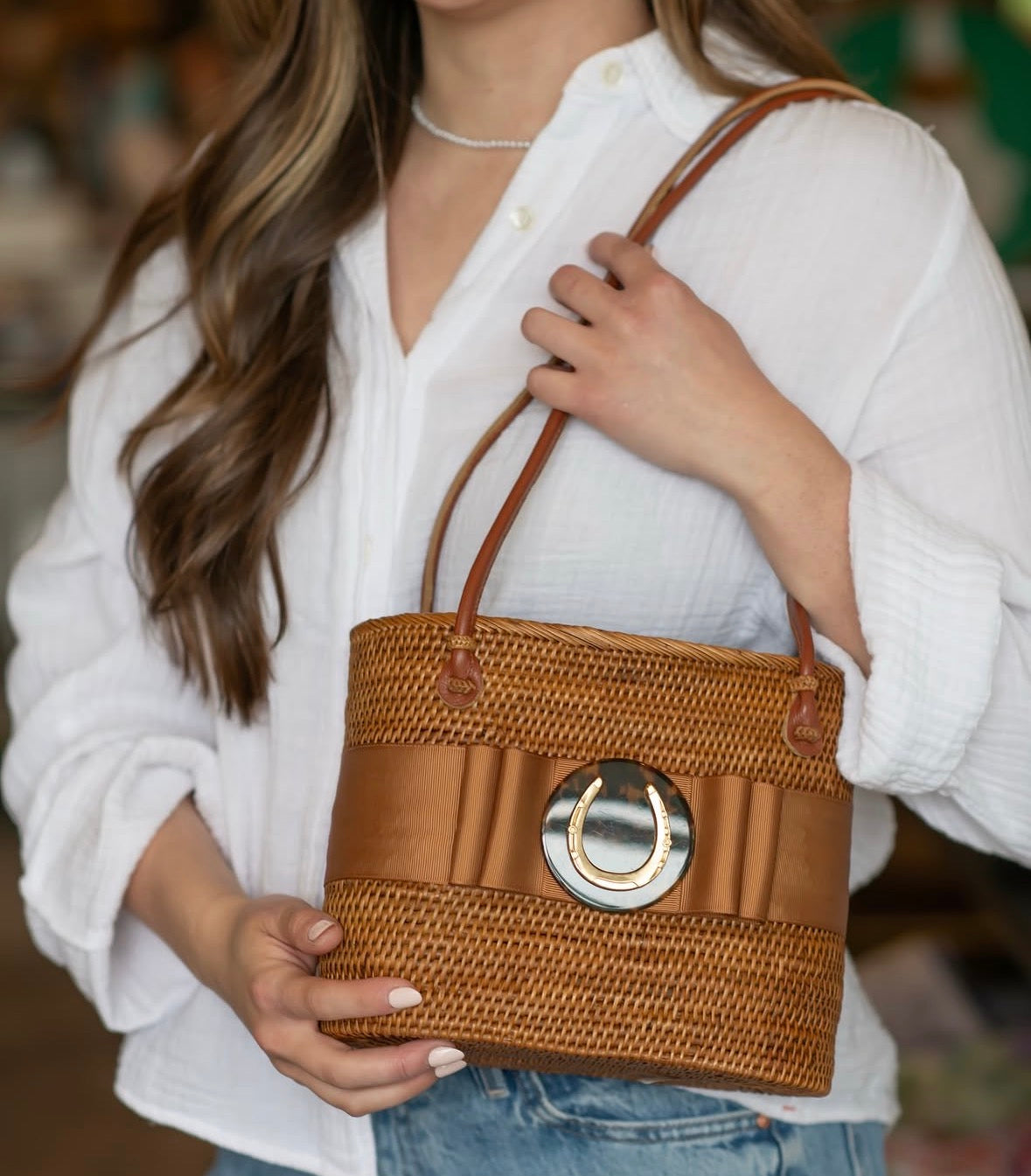 MOB Tan Flat Bow Tote - Tortoise Round Horseshoe