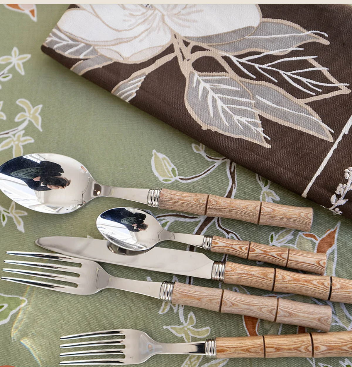 Camille Tablecloth 72x127