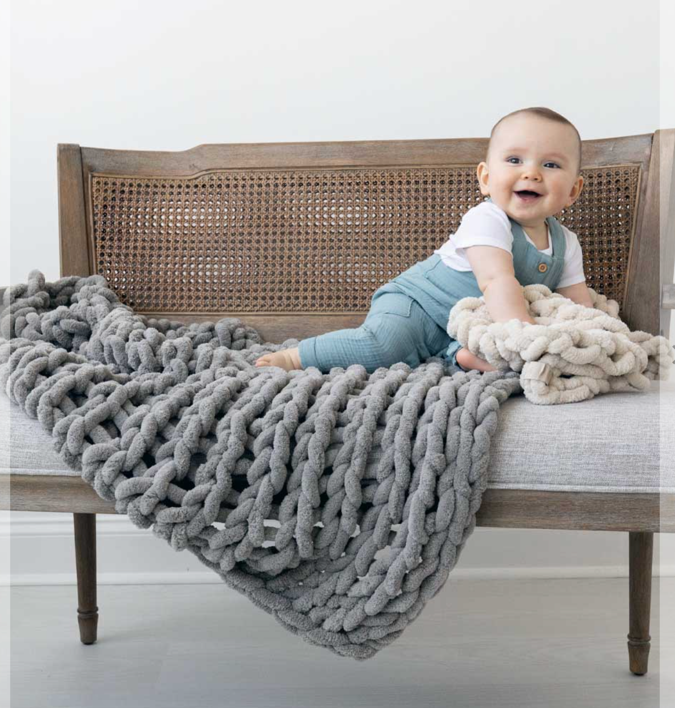 Infinite Chunky Knit Minky Blanket Cuddle (2 Colors)