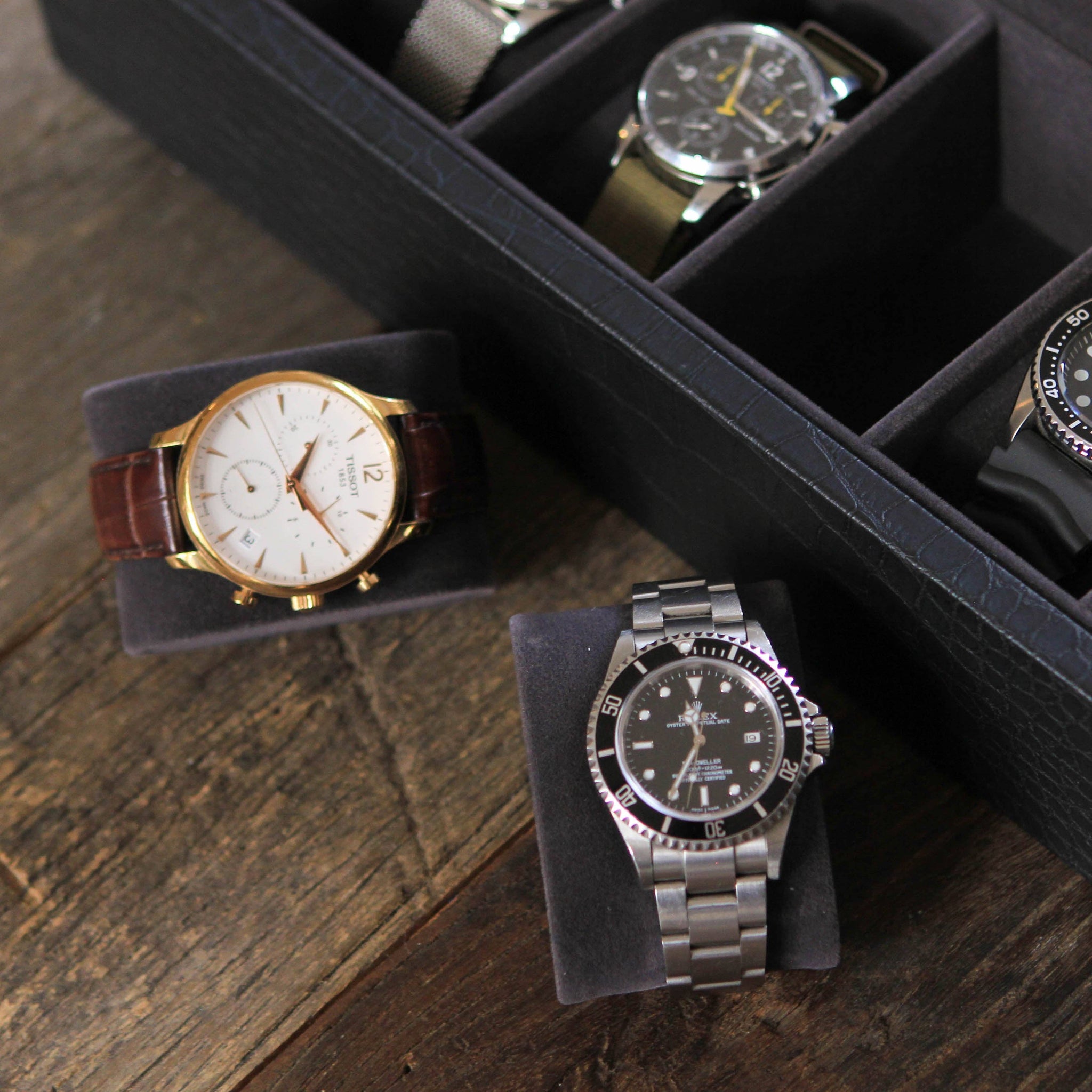 Case Elegance - Faux Crocodile Watch Box - 6 Slot