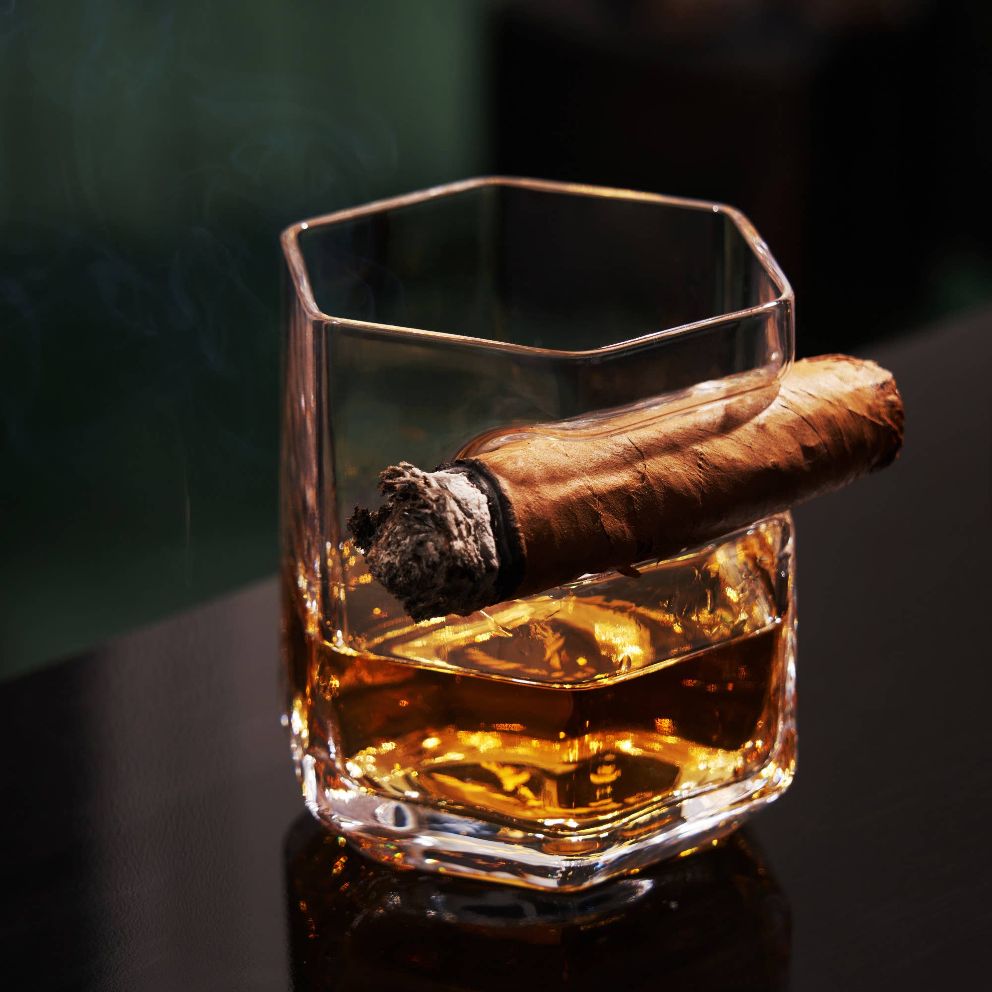 Viski - Raye™ Crystal Whiskey Glass with Builtin Cigar Holder