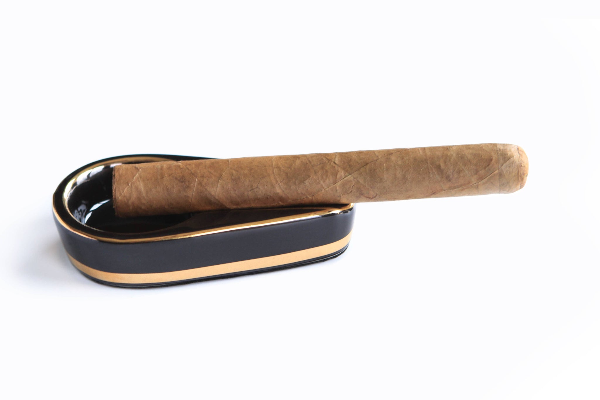 Case Elegance - Single Black and Gold Inlay Ceramic Ashtray
