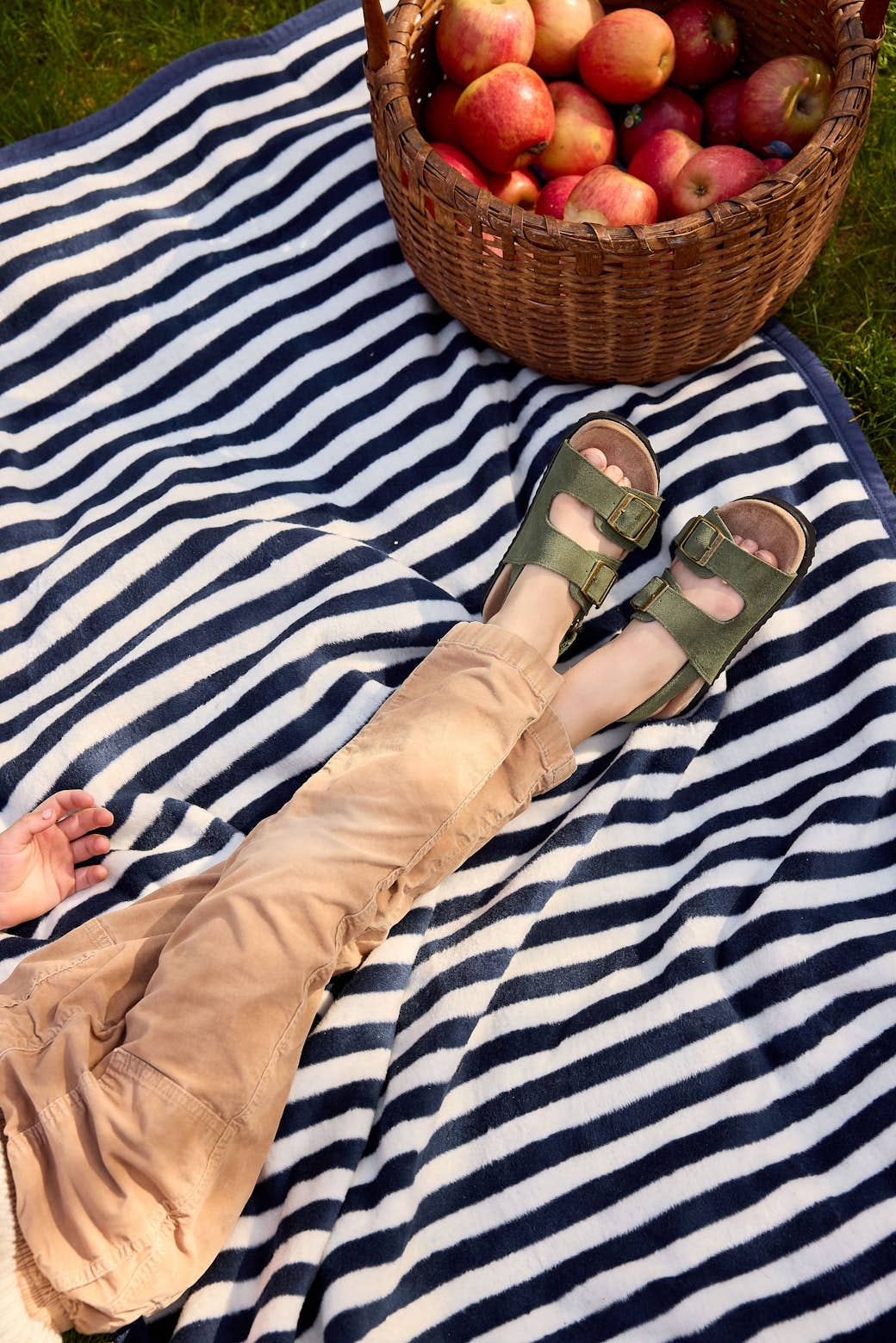 ChappyWrap - Sideline Stripe Navy Midi Blanket