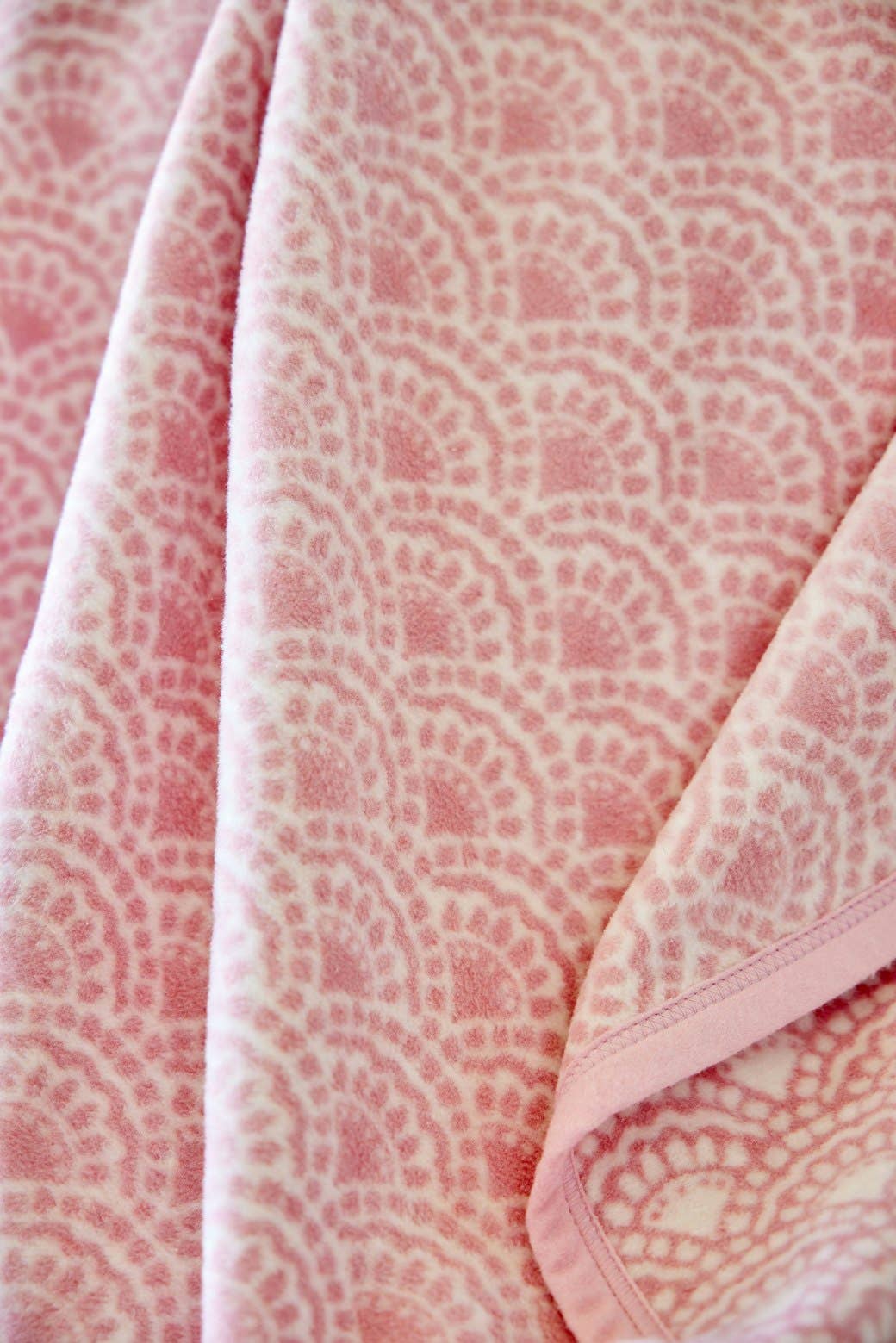 ChappyWrap - Seaside Scallops Blush Blanket