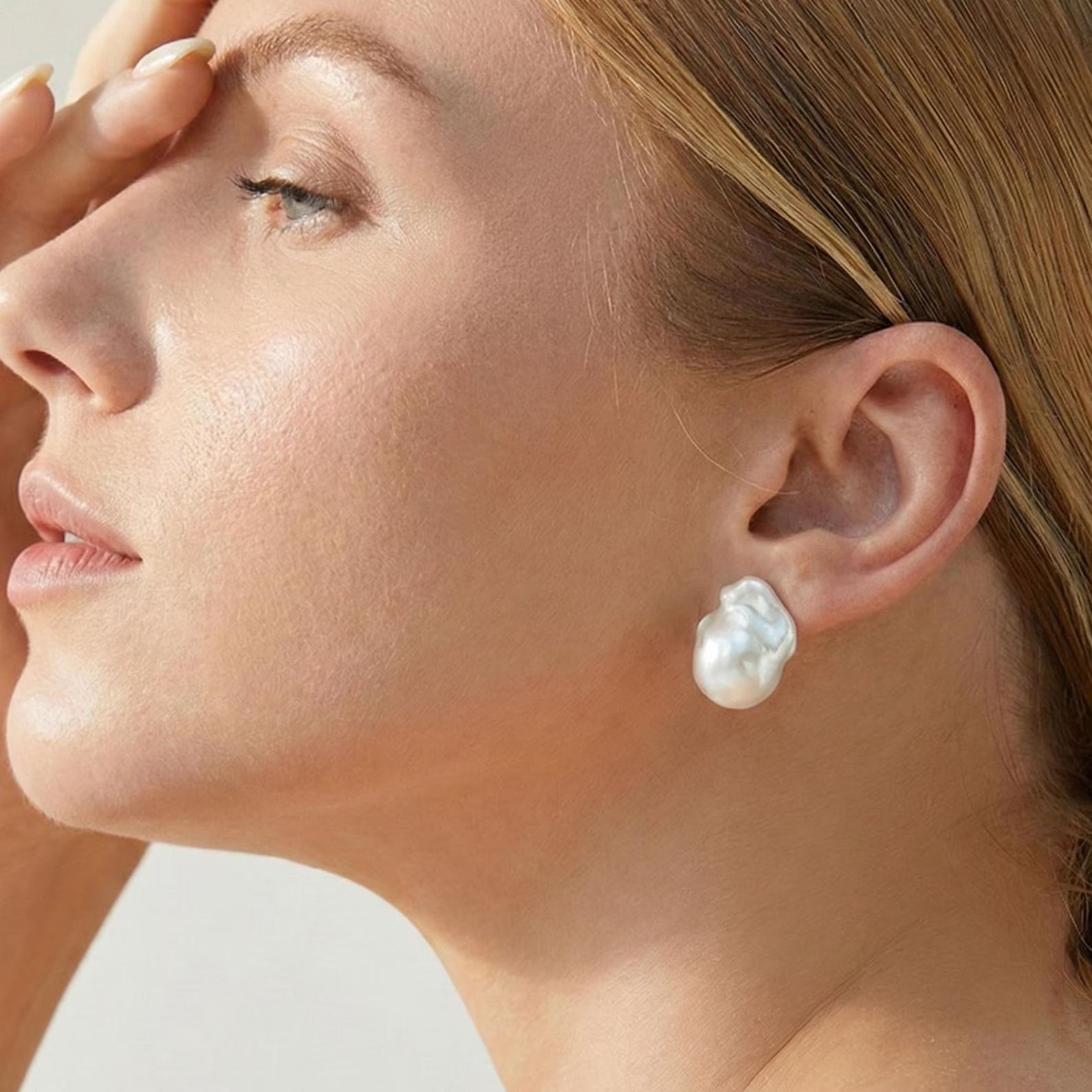 MELA Baroque White Pearl Stud Earrings