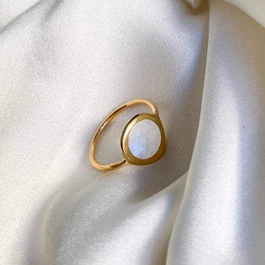 Sophie Deschamps Bijoux - BAGUE MONDAINE, plaqué or topaze & moonstone ( BAGLU31)