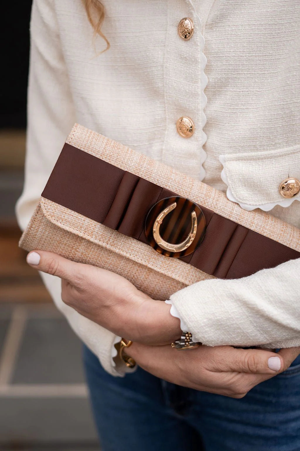 Straw Avery Clutch - Chocolate Flat Bow - Tort Circle/Horseshoe