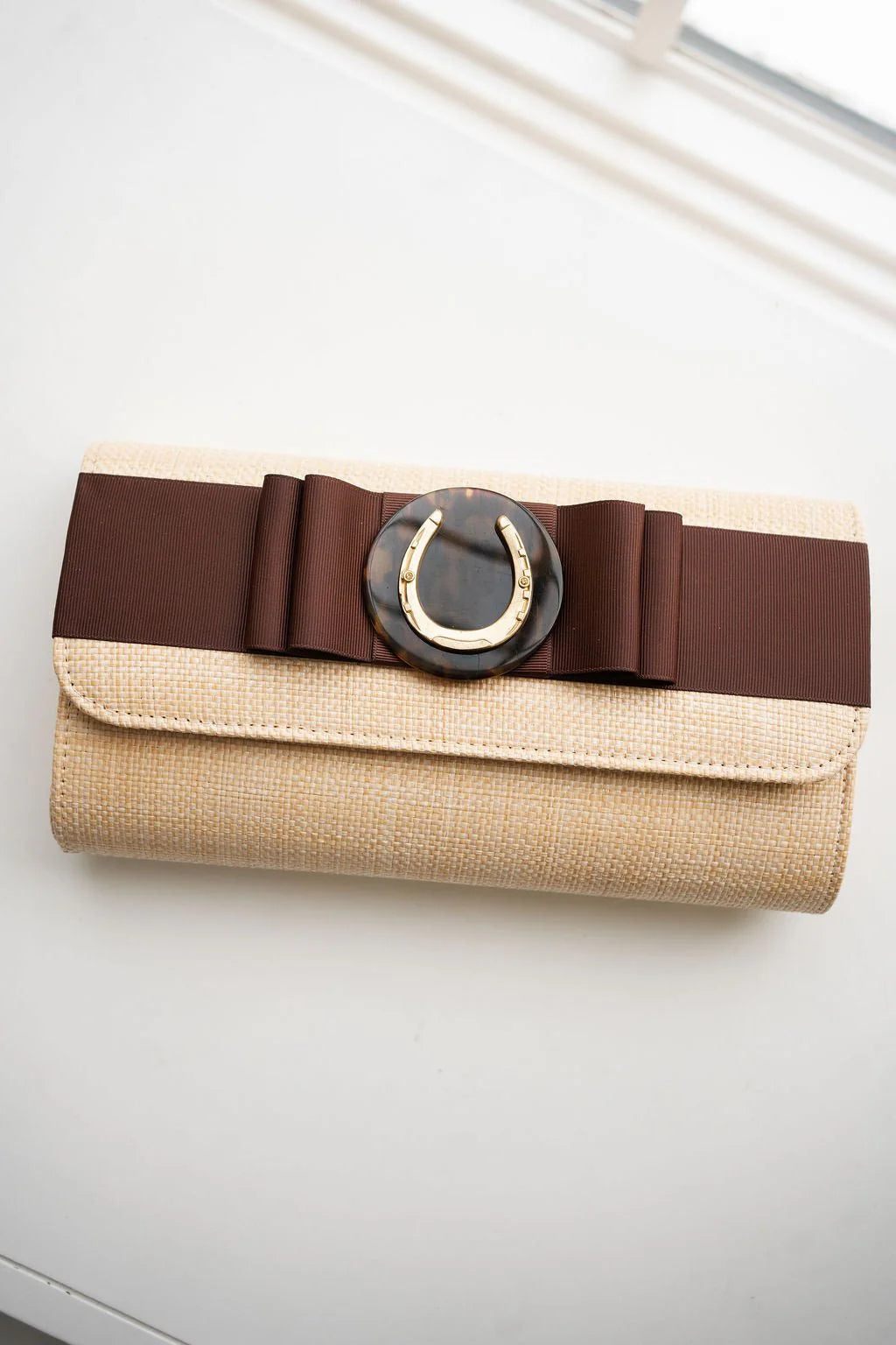 Straw Avery Clutch - Chocolate Flat Bow - Tort Circle/Horseshoe